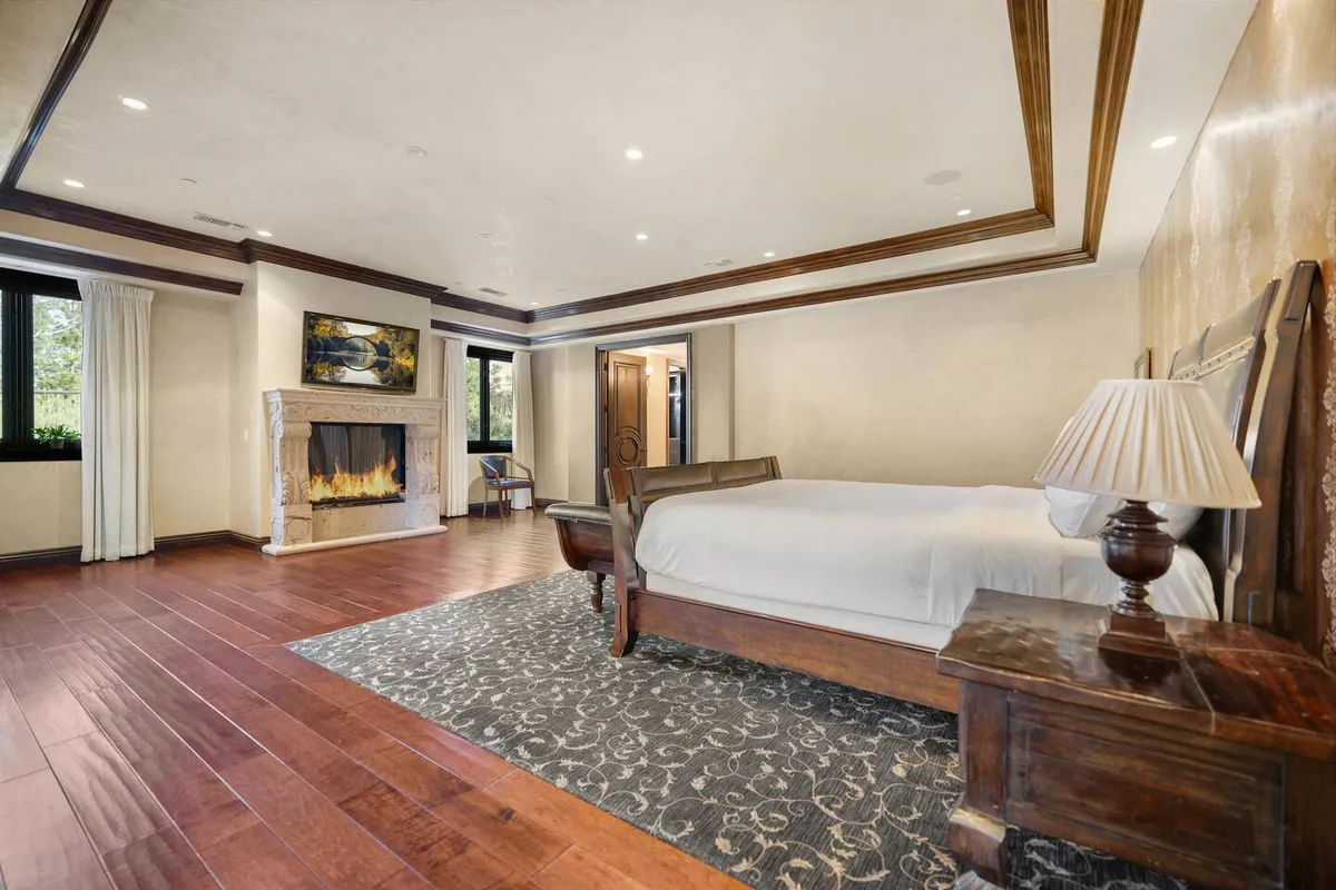 Wander Tarzana Estate #43