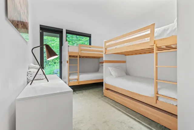 Bedroom 3 image 1