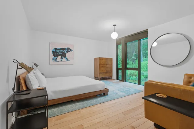 Bedroom 1 image 1