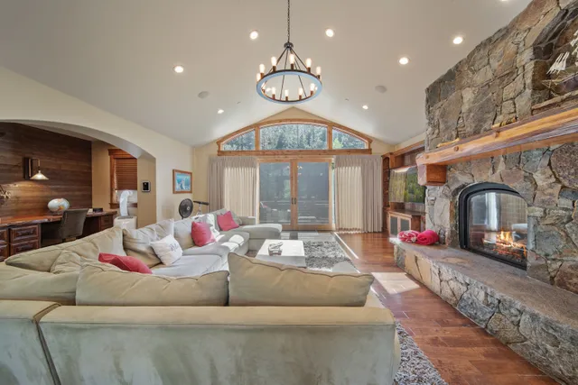 South Tahoe property photo 3