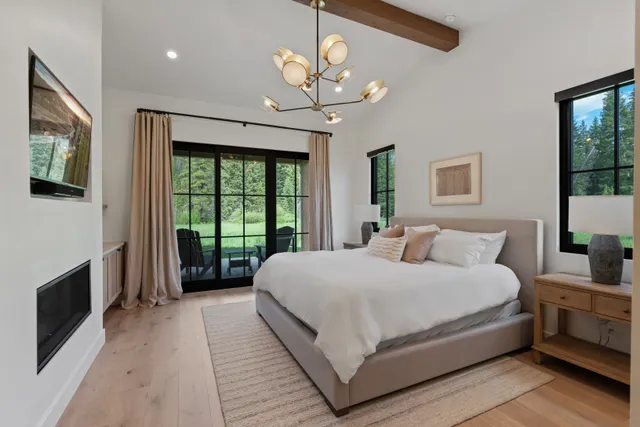Bedroom 1 image 1