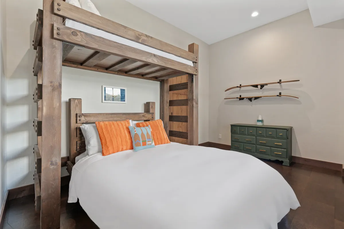 Bunk Bedroom image