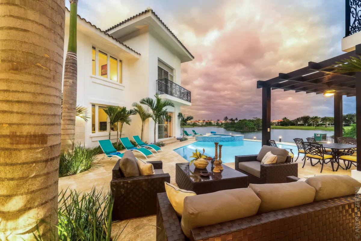 Paraiso: Luxury villa with lake/golf view, pool, Jacuzzi, games & full staff