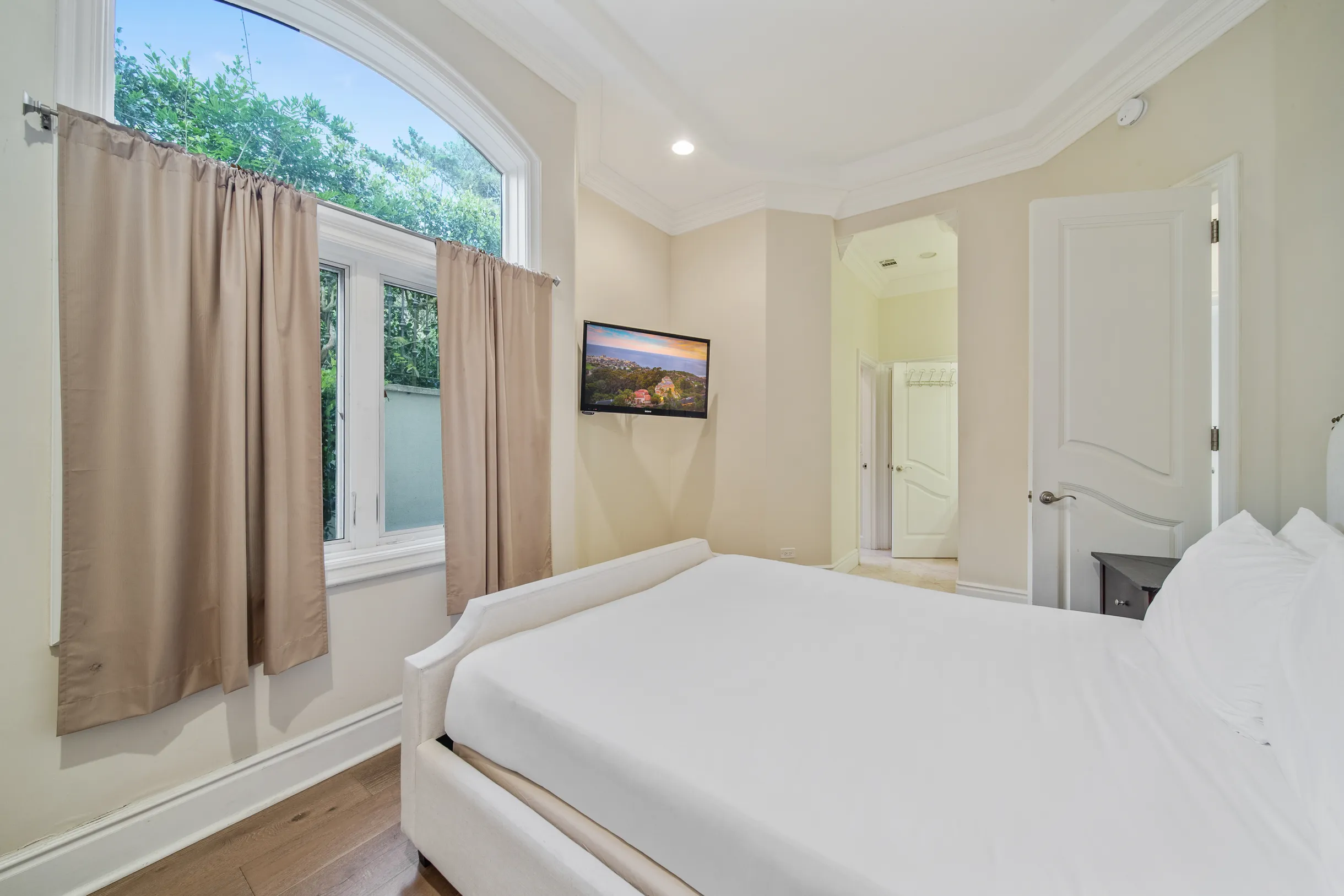 Wander La Jolla Glow #77