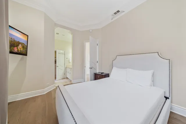 Bedroom 6 image 1