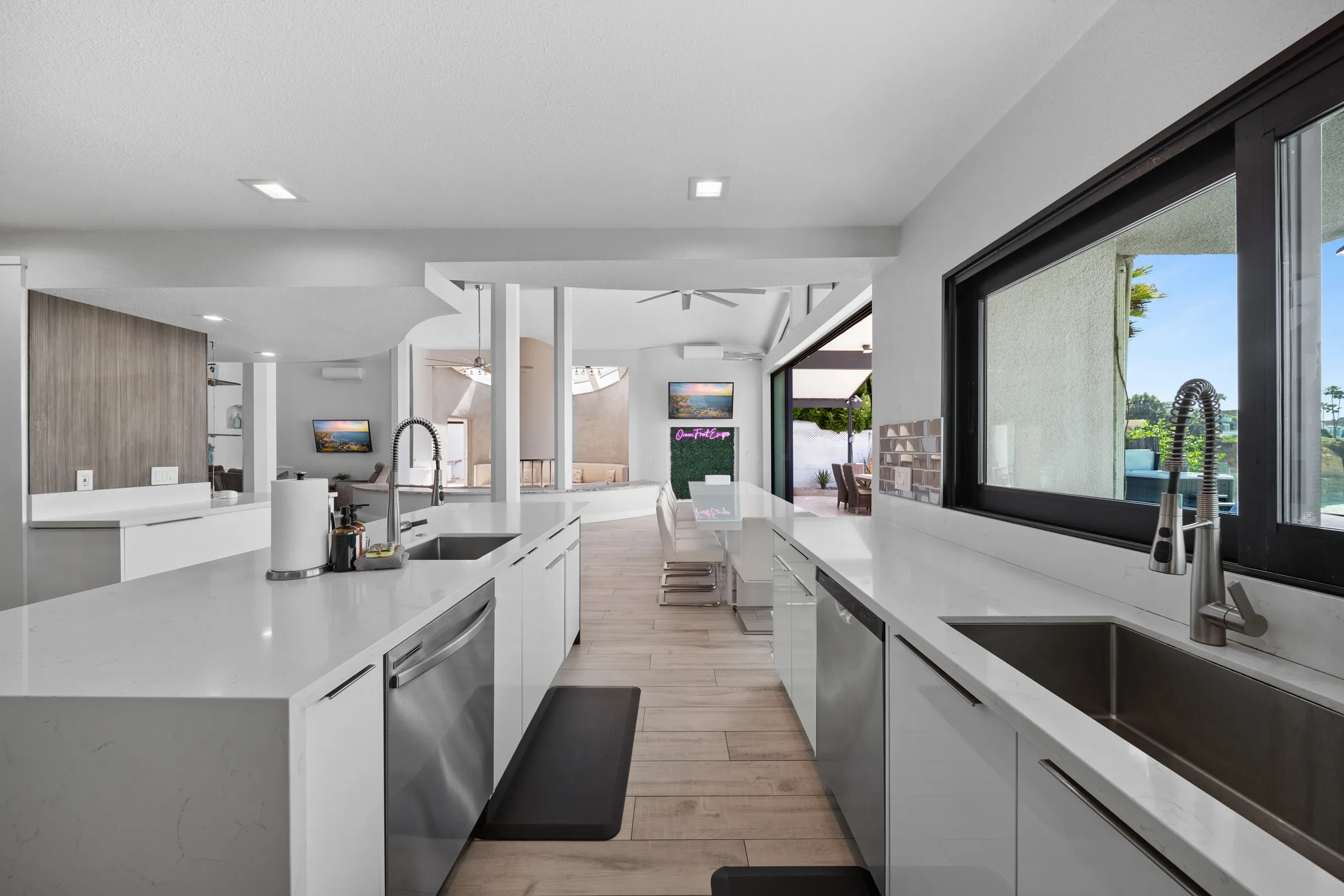 Wander La Jolla Tides #102