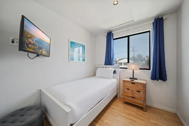 Bedroom 4 image 1