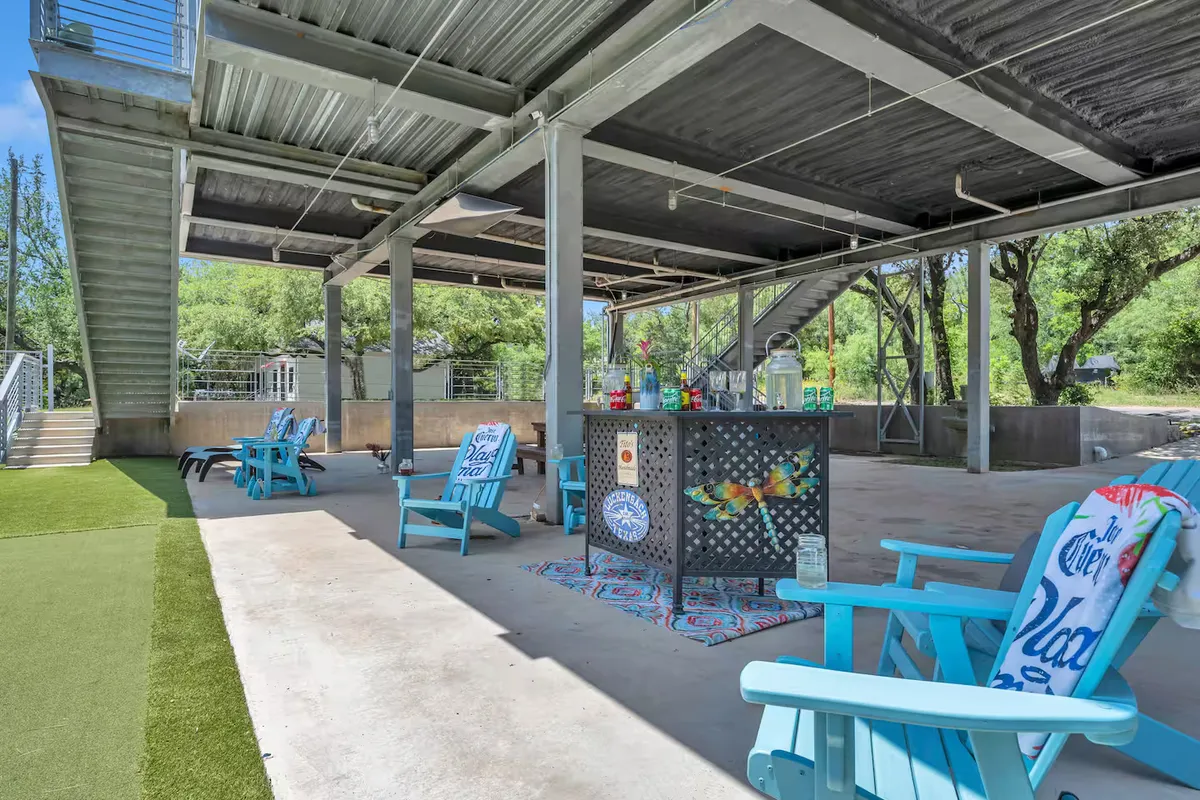 Wander Kingsland Shores