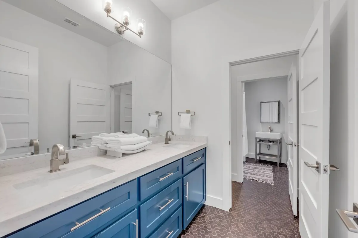 Wander Kingsland Shores