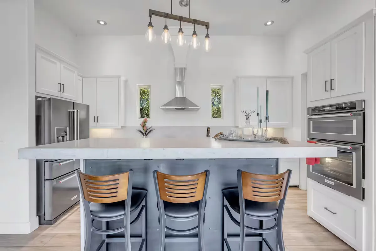 Wander Kingsland Shores