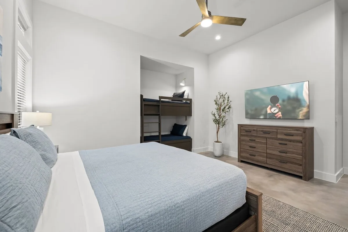 Wander Kingsland Meadow #30