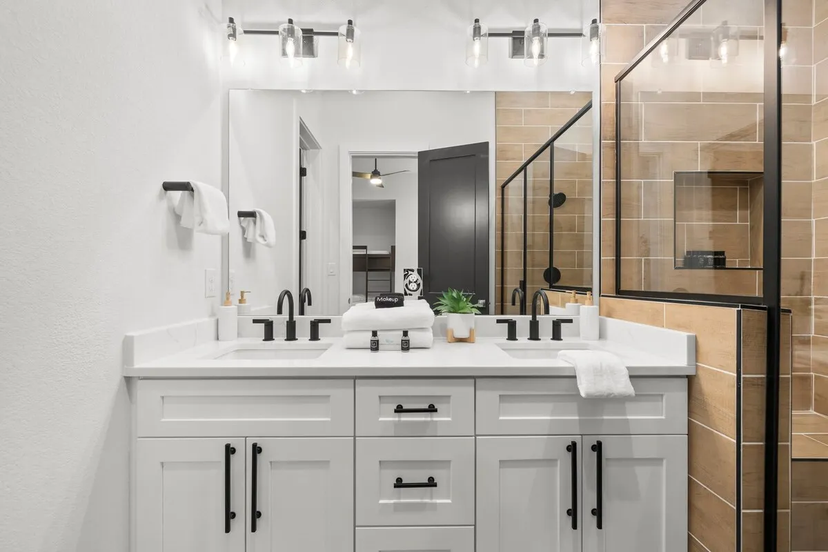 Wander Kingsland Meadow