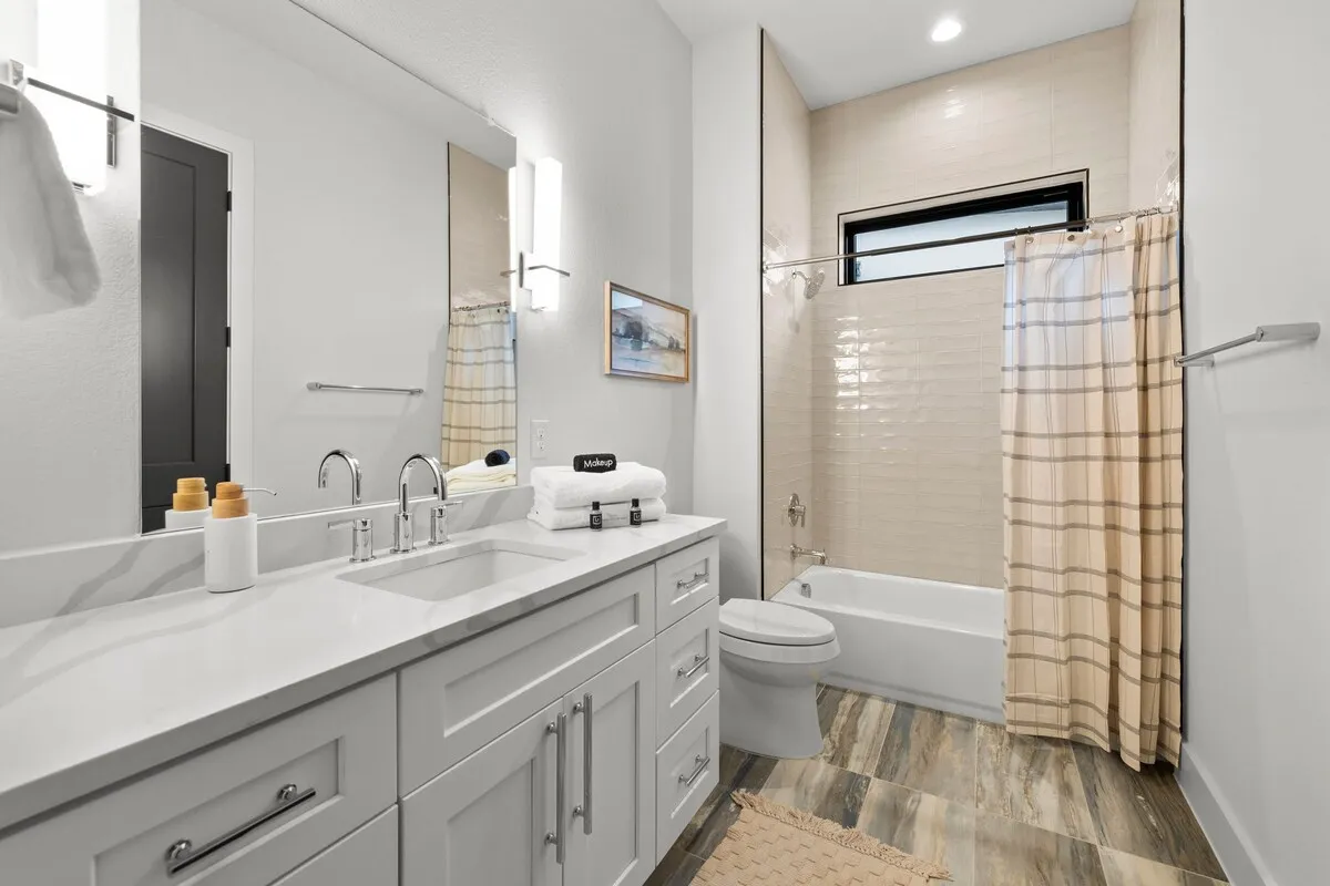 Wander Kingsland Meadow