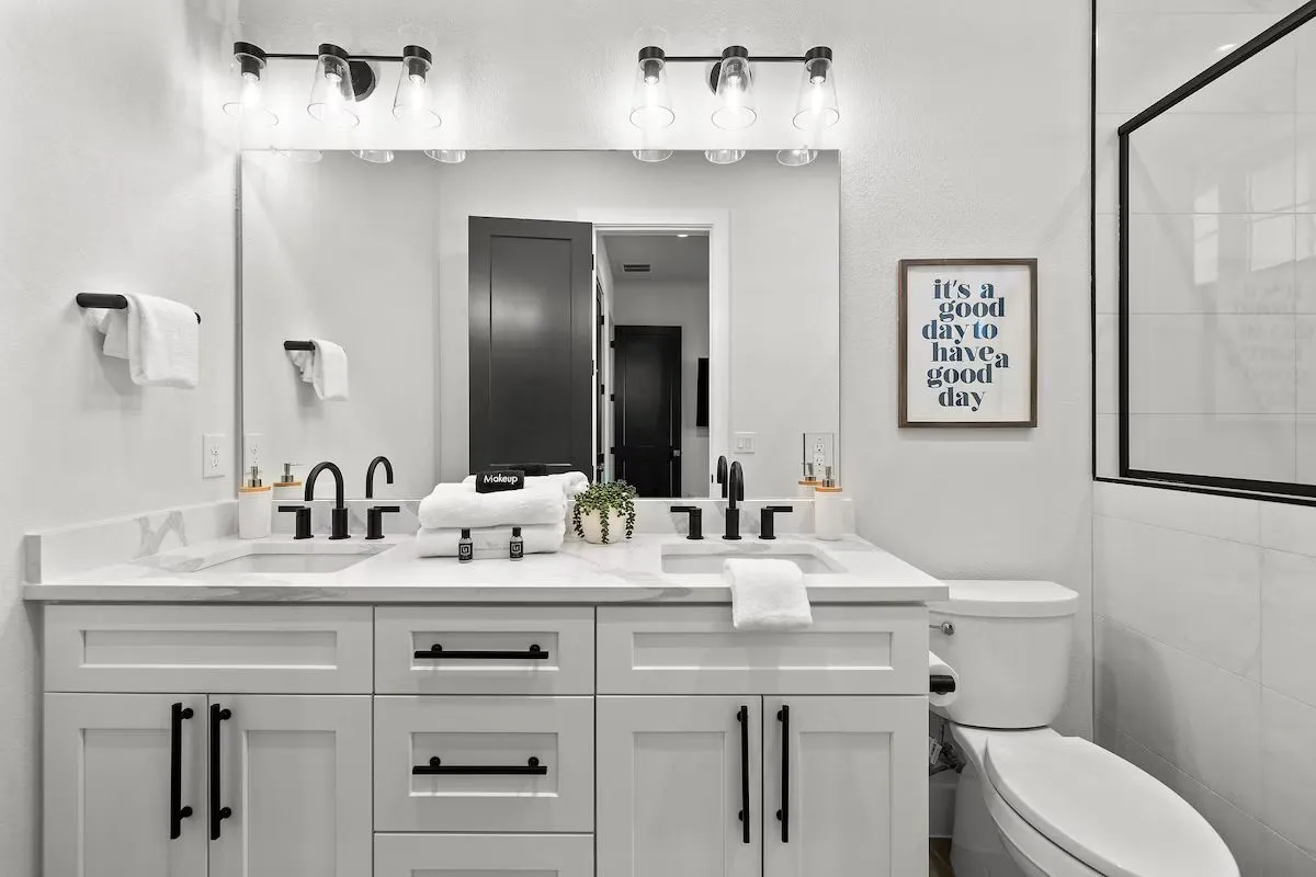 Wander Kingsland Meadow #18