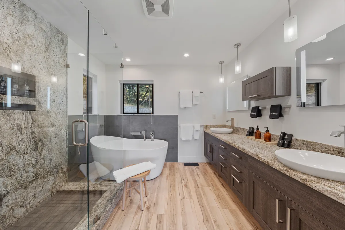 Wander Nevada City Vista