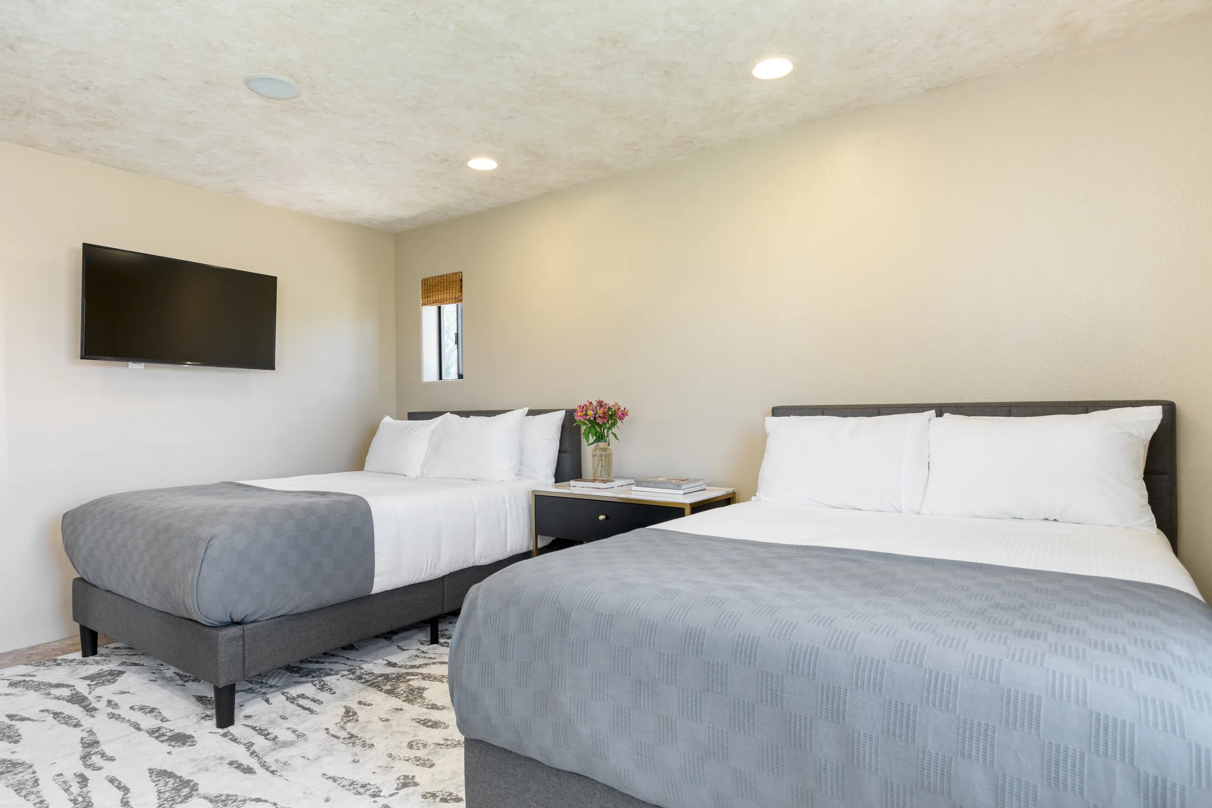 Mirabella Estate with Private Lake #33