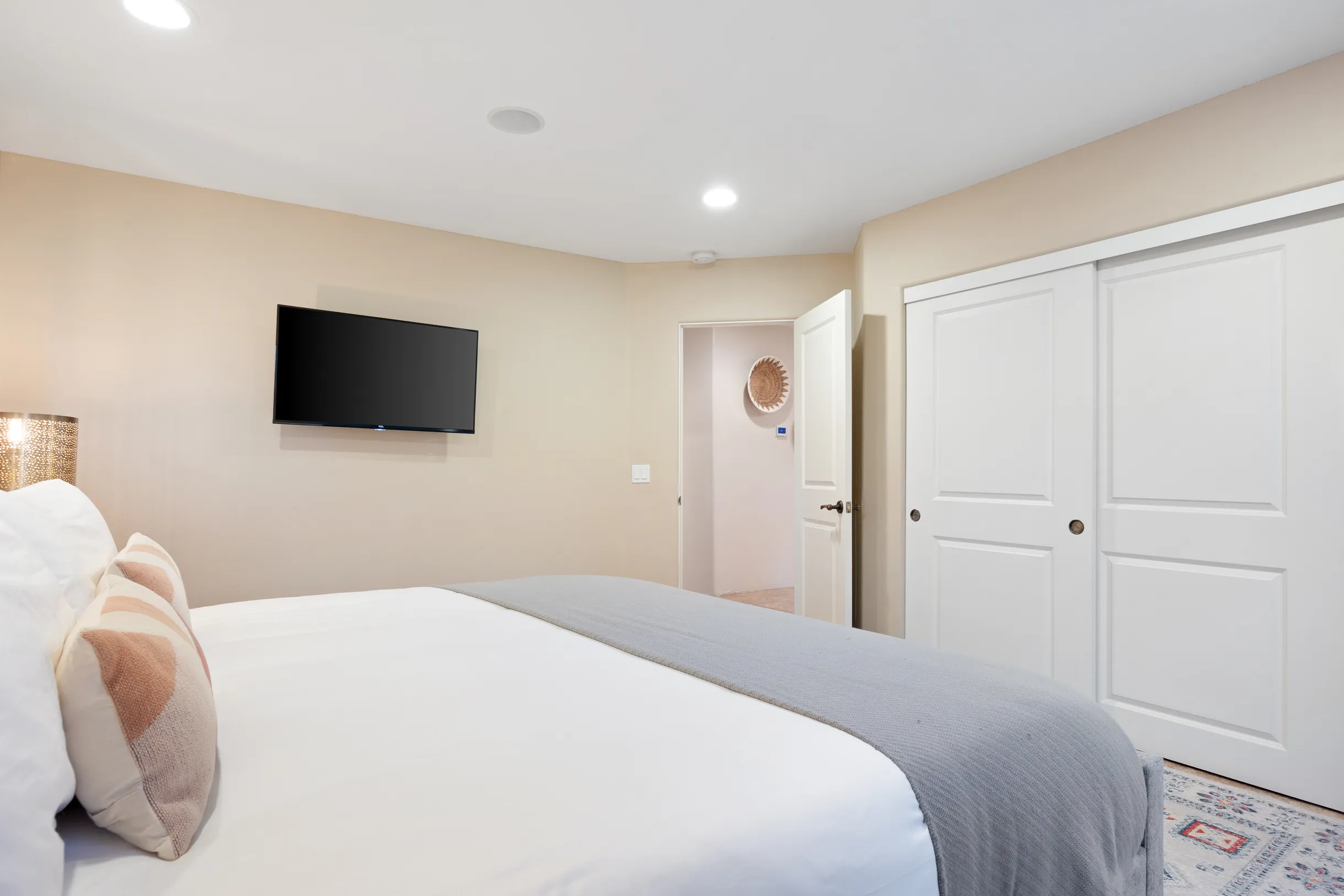 Mirabella Estate with Private Lake #37