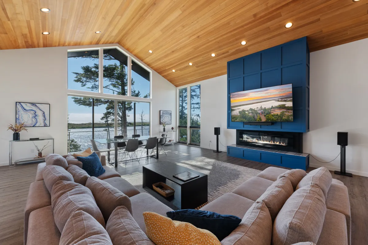 Wander Port Orford Lake