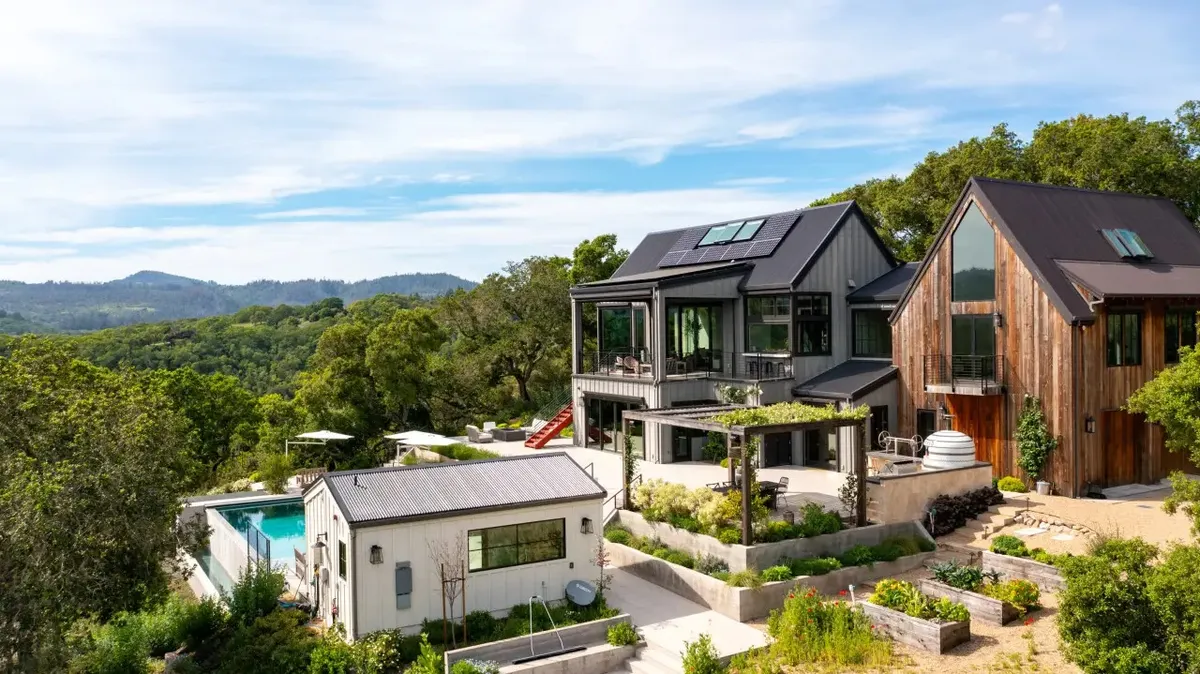 Stunning Estate - 3BD All Ensuite with gardens, pool, outdoor kitchen #40