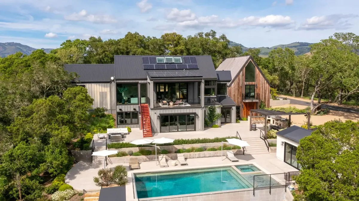 Stunning Estate - 3BD All Ensuite with gardens, pool, outdoor kitchen #41