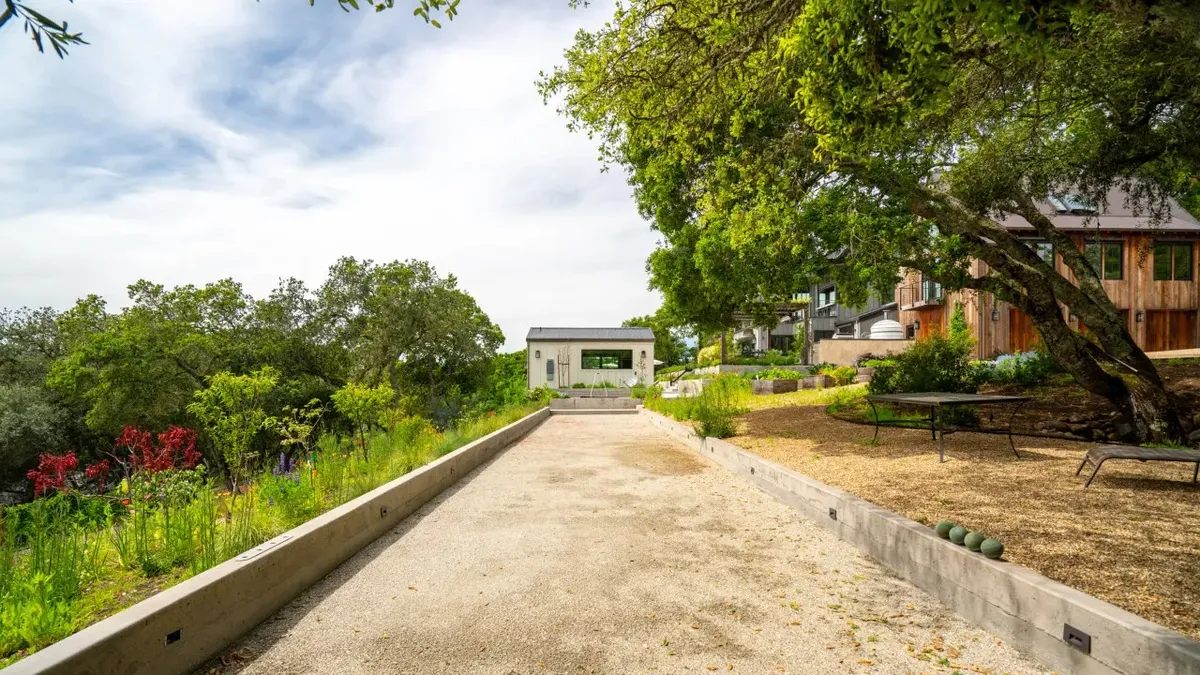 Stunning Estate - 3BD All Ensuite with gardens, pool, outdoor kitchen #44