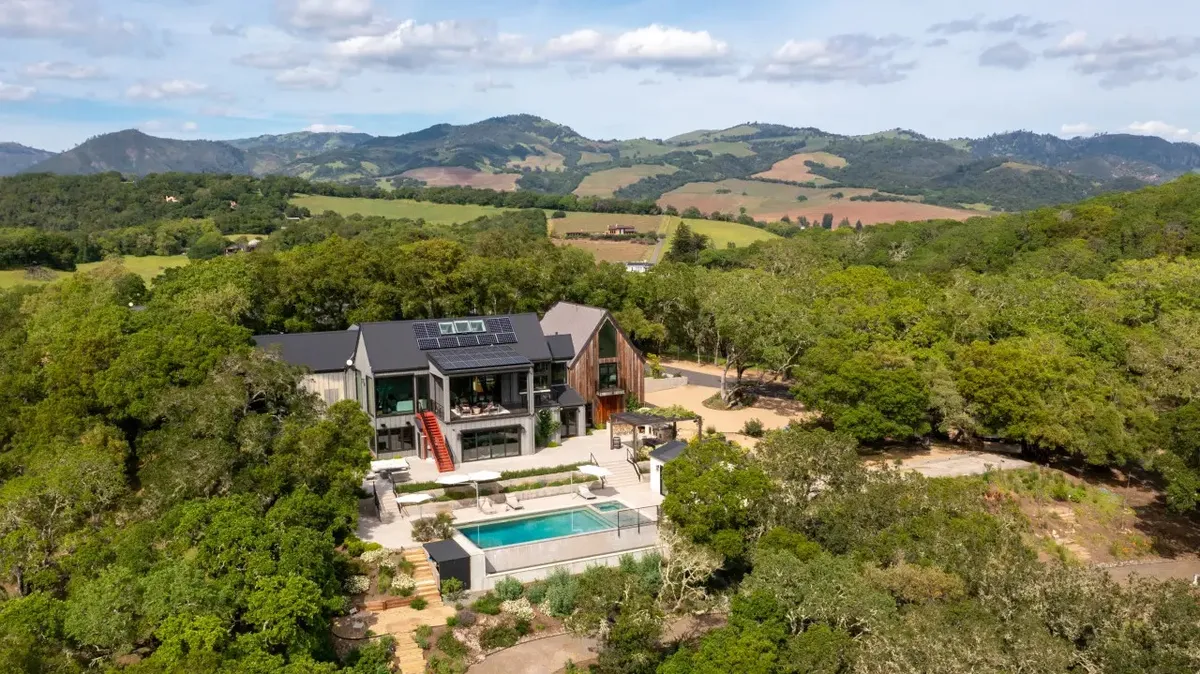 Stunning Estate - 3BD All Ensuite with gardens, pool, outdoor kitchen #46