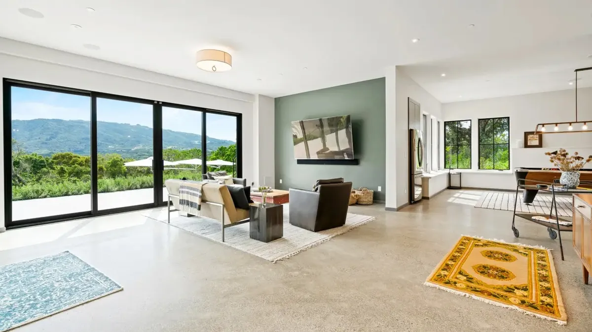 Wander Glen Ellen Oasis