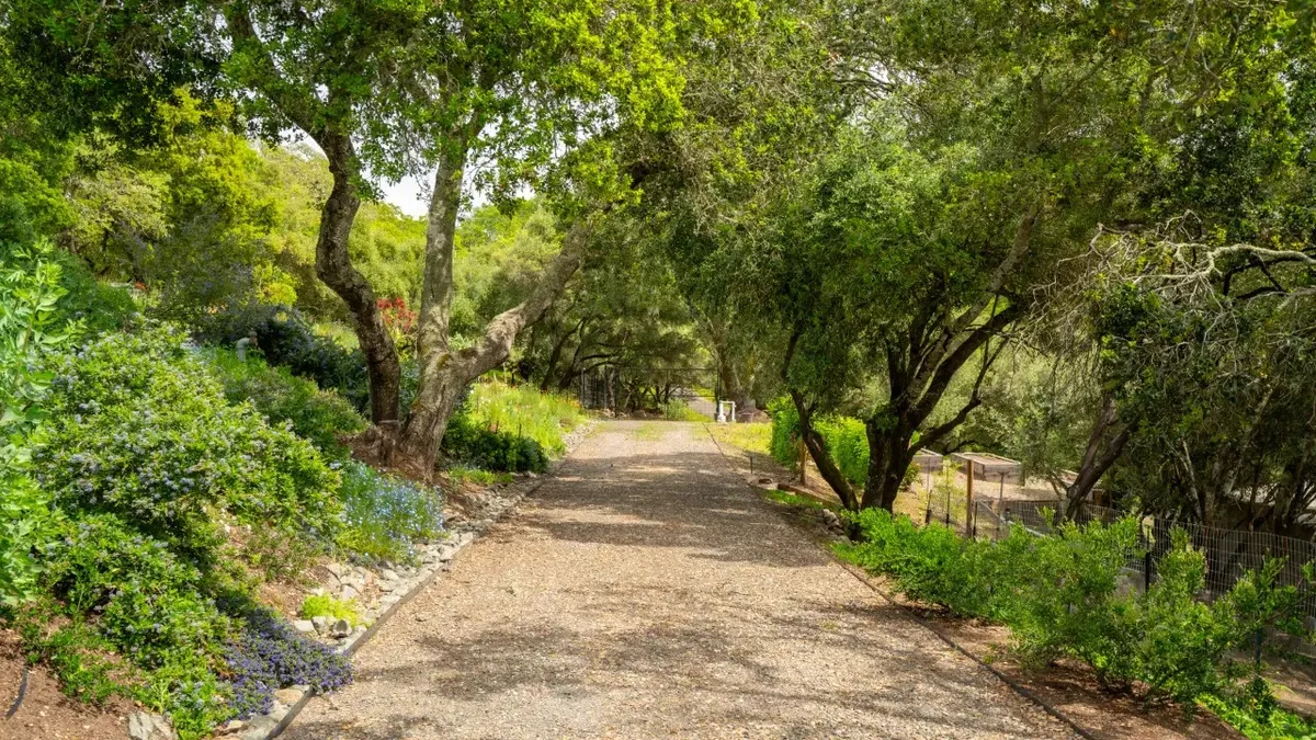 Stunning Estate - 3BD All Ensuite with gardens, pool, outdoor kitchen #49