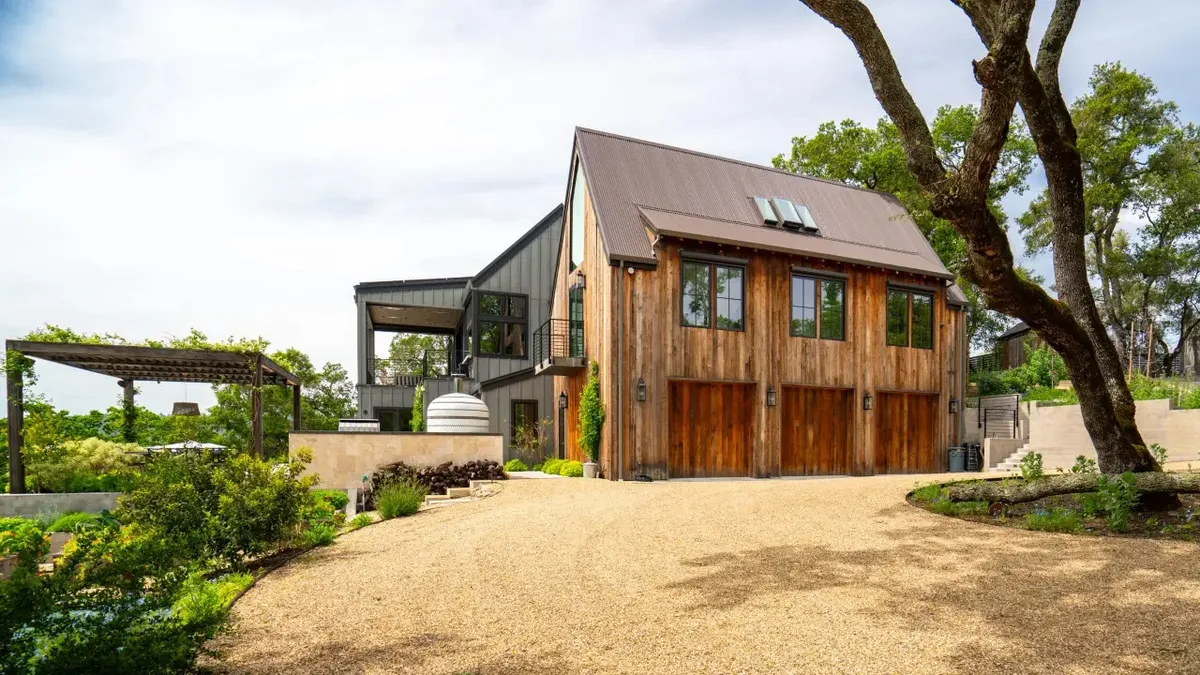 Stunning Estate - 3BD All Ensuite with gardens, pool, outdoor kitchen #36