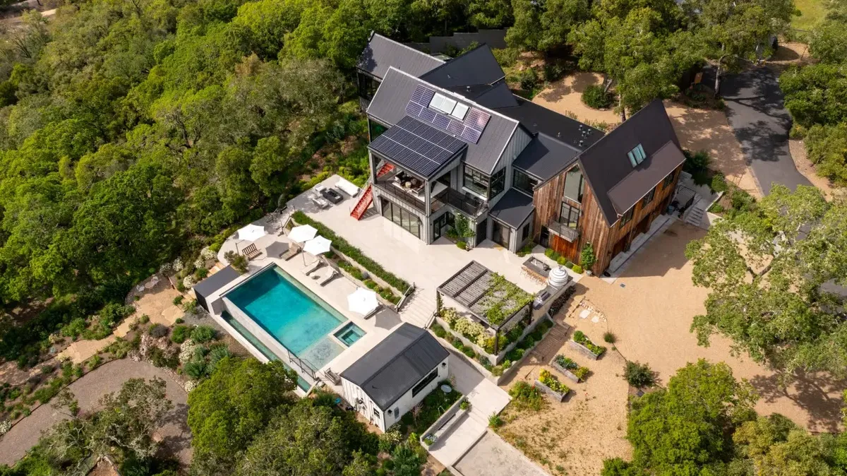 Stunning Estate - 3BD All Ensuite with gardens, pool, outdoor kitchen #45