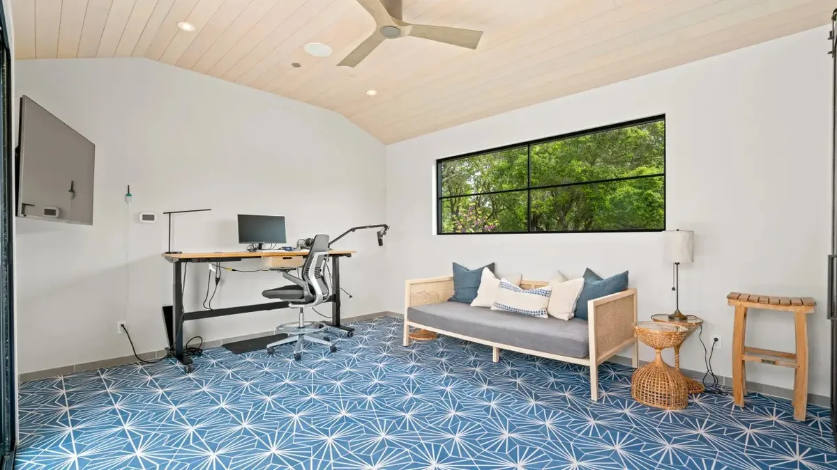 Stunning Estate - 3BD All Ensuite with gardens, pool, outdoor kitchen #17