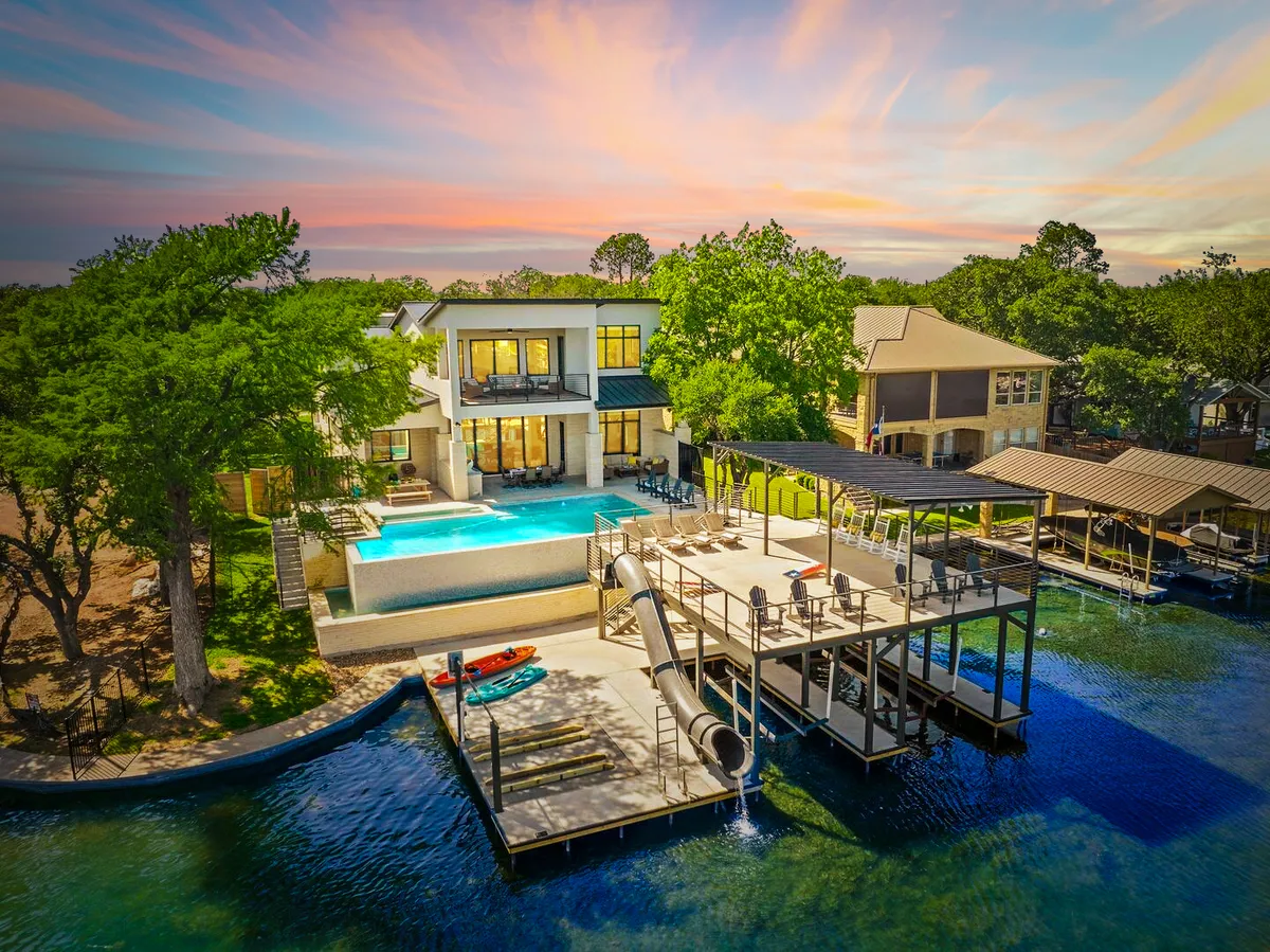 Wander Highland Shores