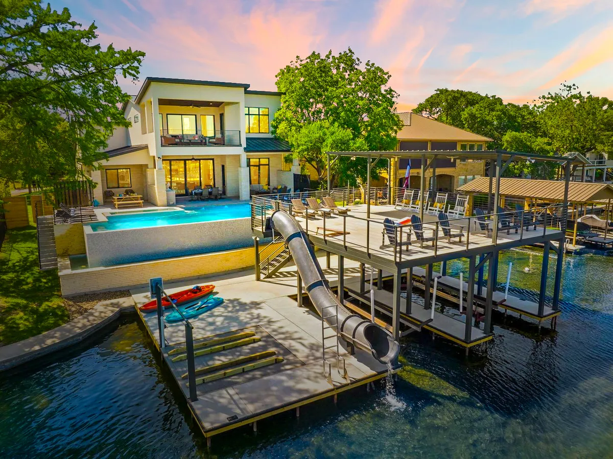 Wander Highland Shores