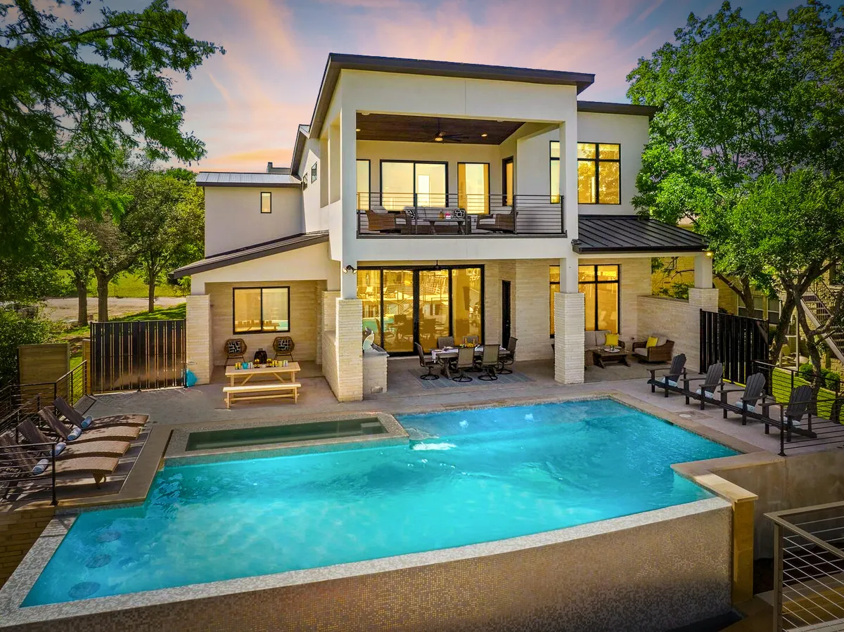 Wander Highland Shores