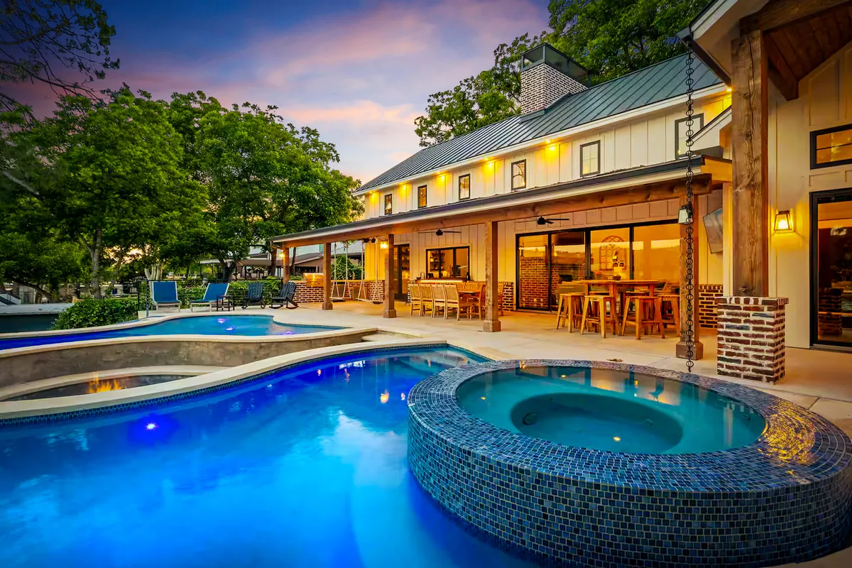 Wander Kingsland Waters