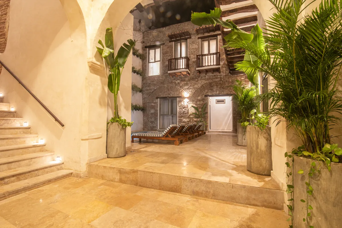 Wander Cartagena Glow