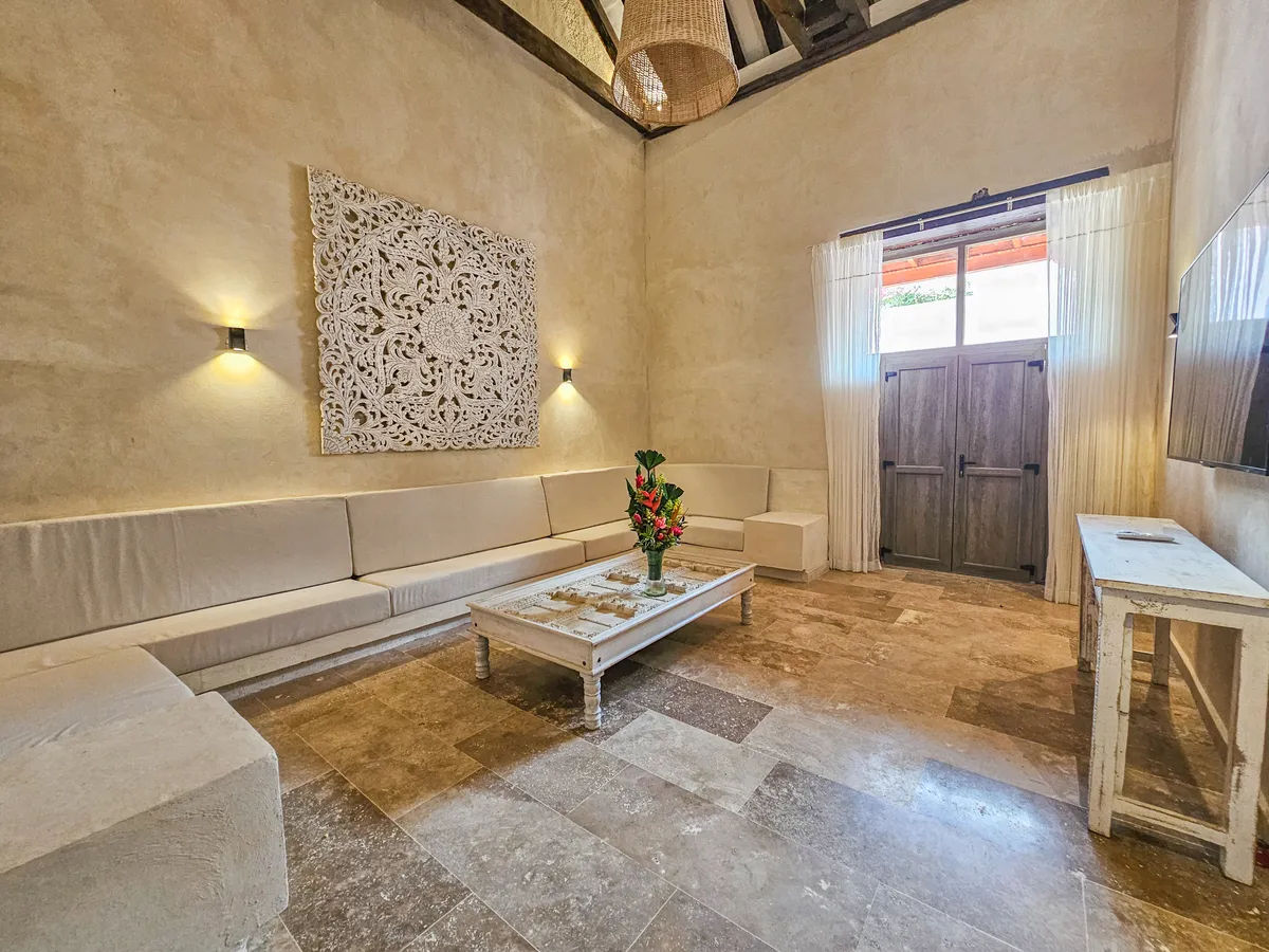 Wander Cartagena Glow