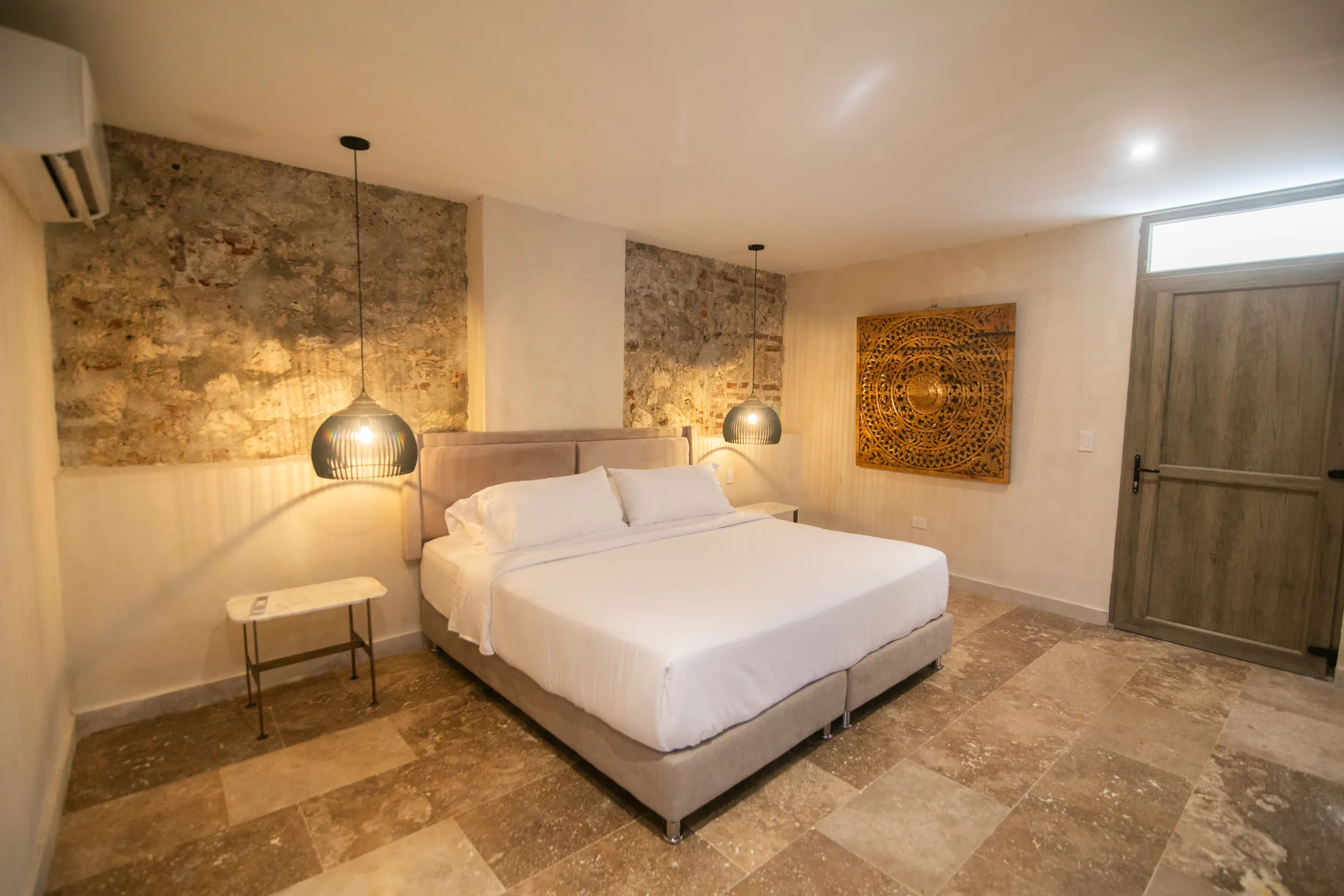 Wander Cartagena Glow #24