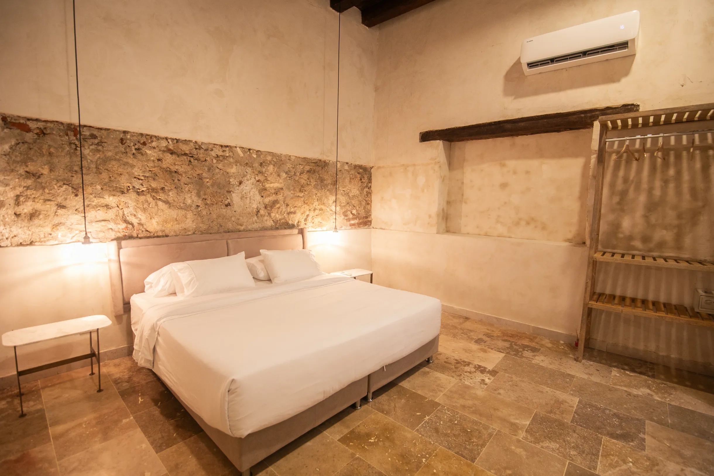 Wander Cartagena Glow #16