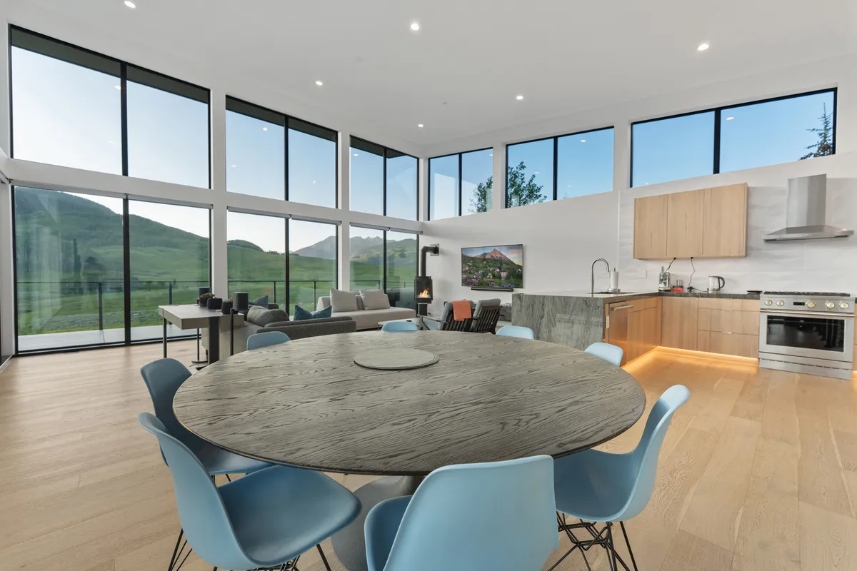 Wander Crested Peaks