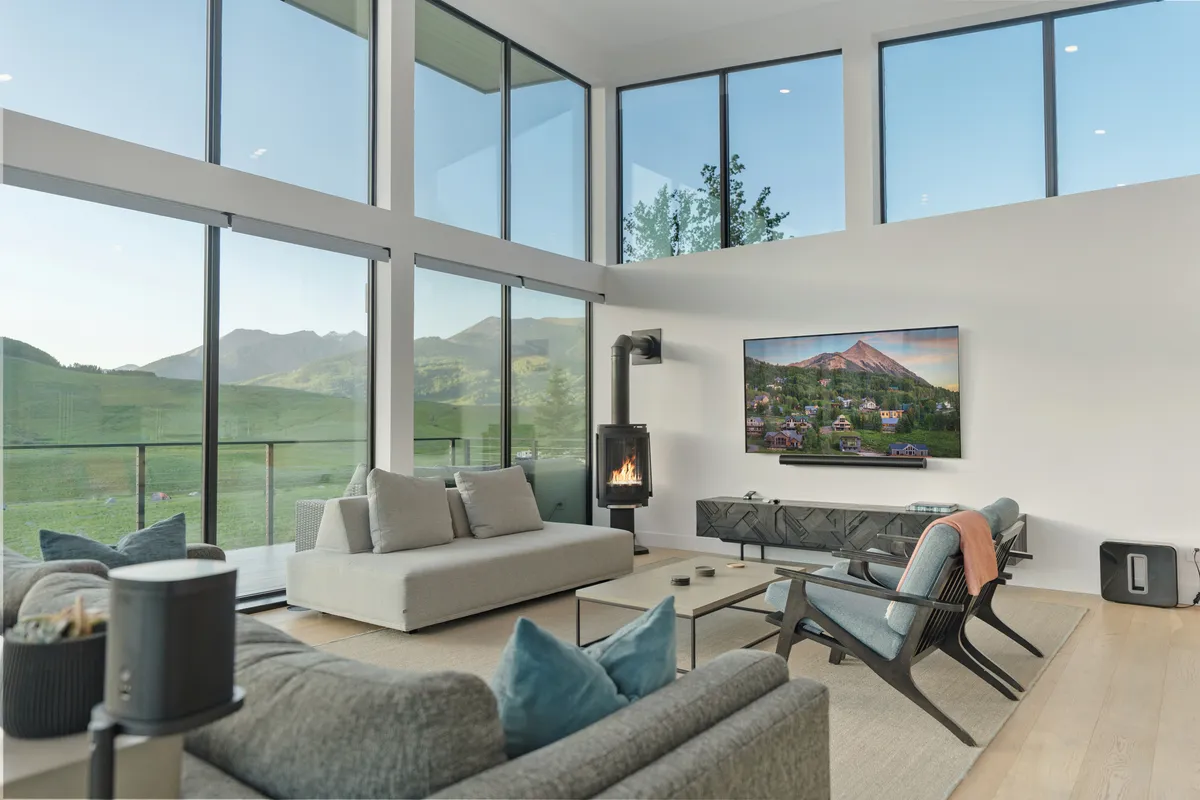 Wander Crested Peaks