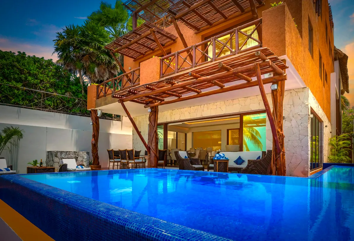 Wander Cancun Shores