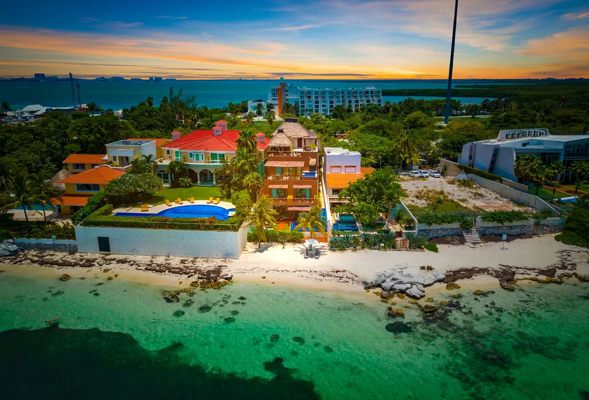 Wander Cancun Shores #1