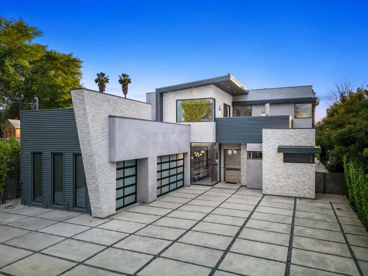 Wander Tarzana Haven