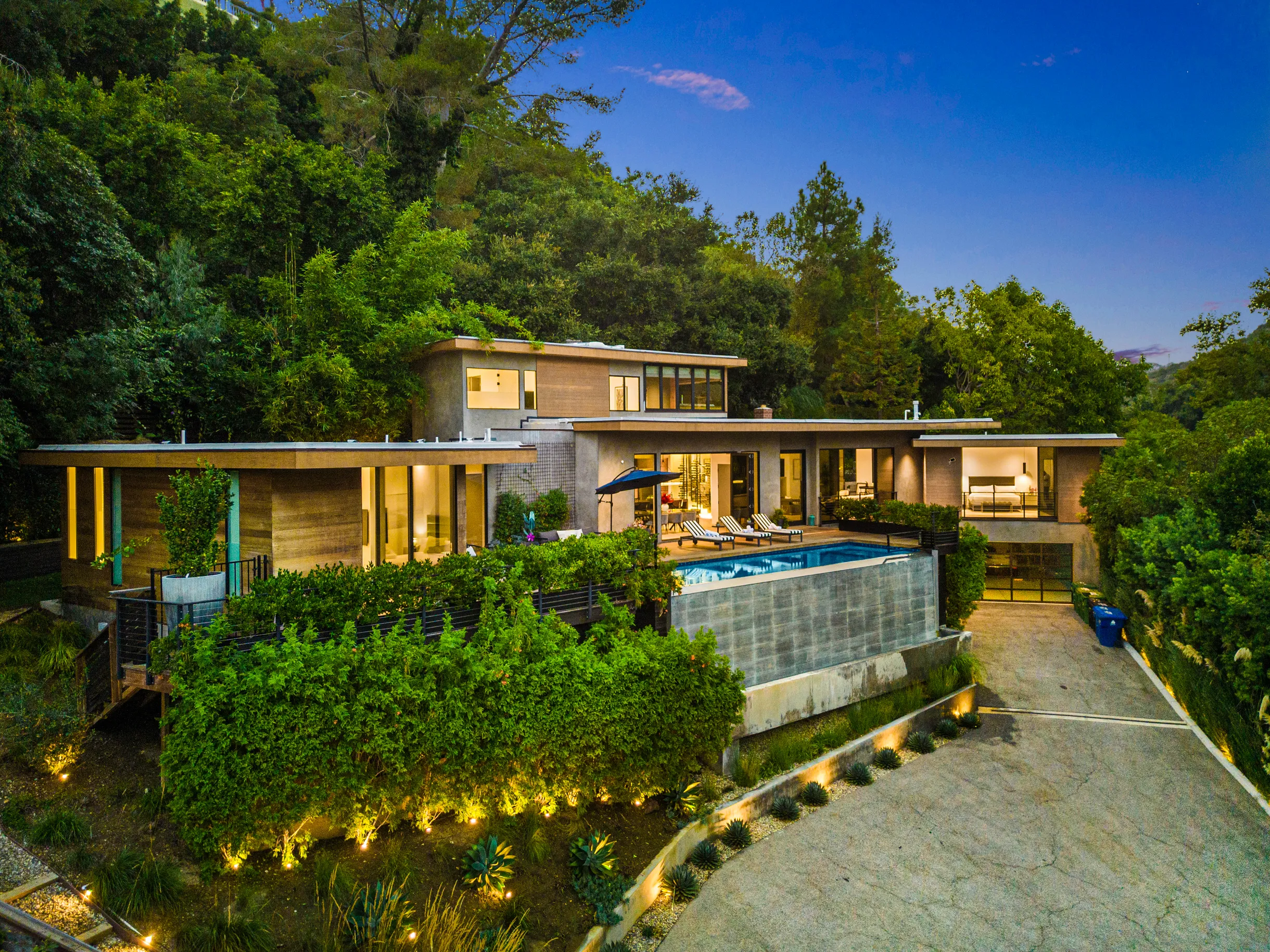 Wander Bel Air Hills