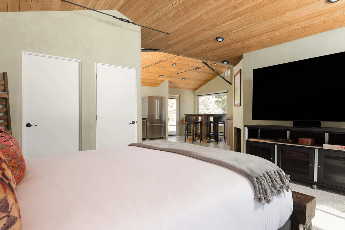 Bedroom image