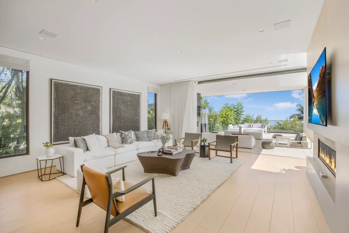 Swallow Sanctuary - A Modern Marvel in the Heart of LA