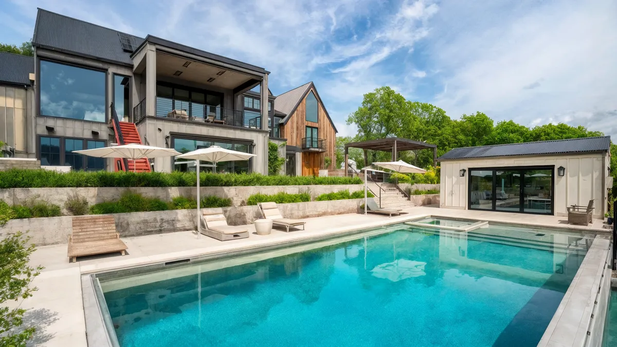 Wander Glen Ellen Oasis