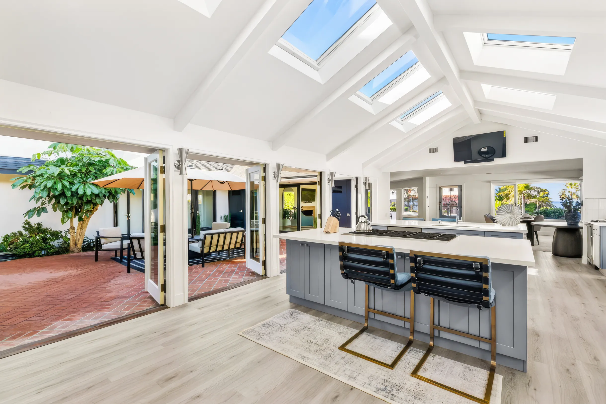 Wander San Diego Glow #44