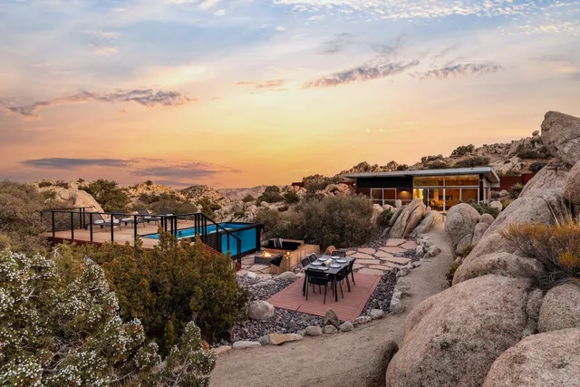 Acoma - Rock Reach House – 2 Bedroom Vacation Rental in Yucca